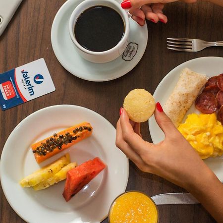 Hotel Valerim Itajai / Navegantes Eksteriør billede