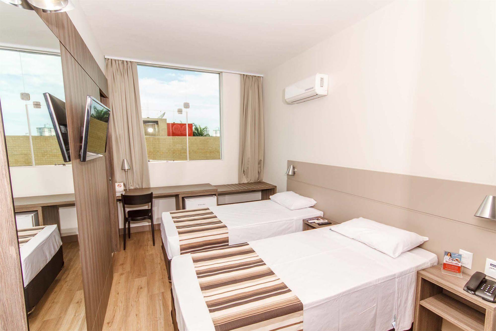 Hotel Valerim Itajai / Navegantes Eksteriør billede